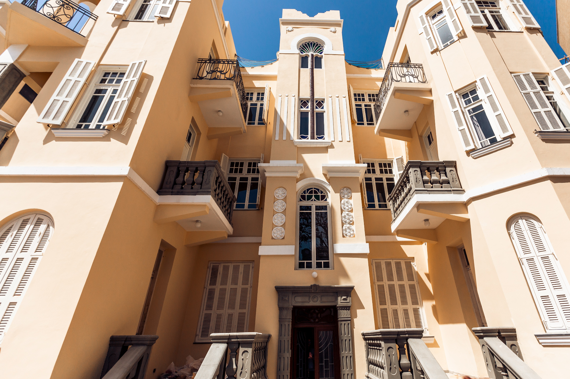 House of Palm historic courtyard with palm trees in Tel Aviv